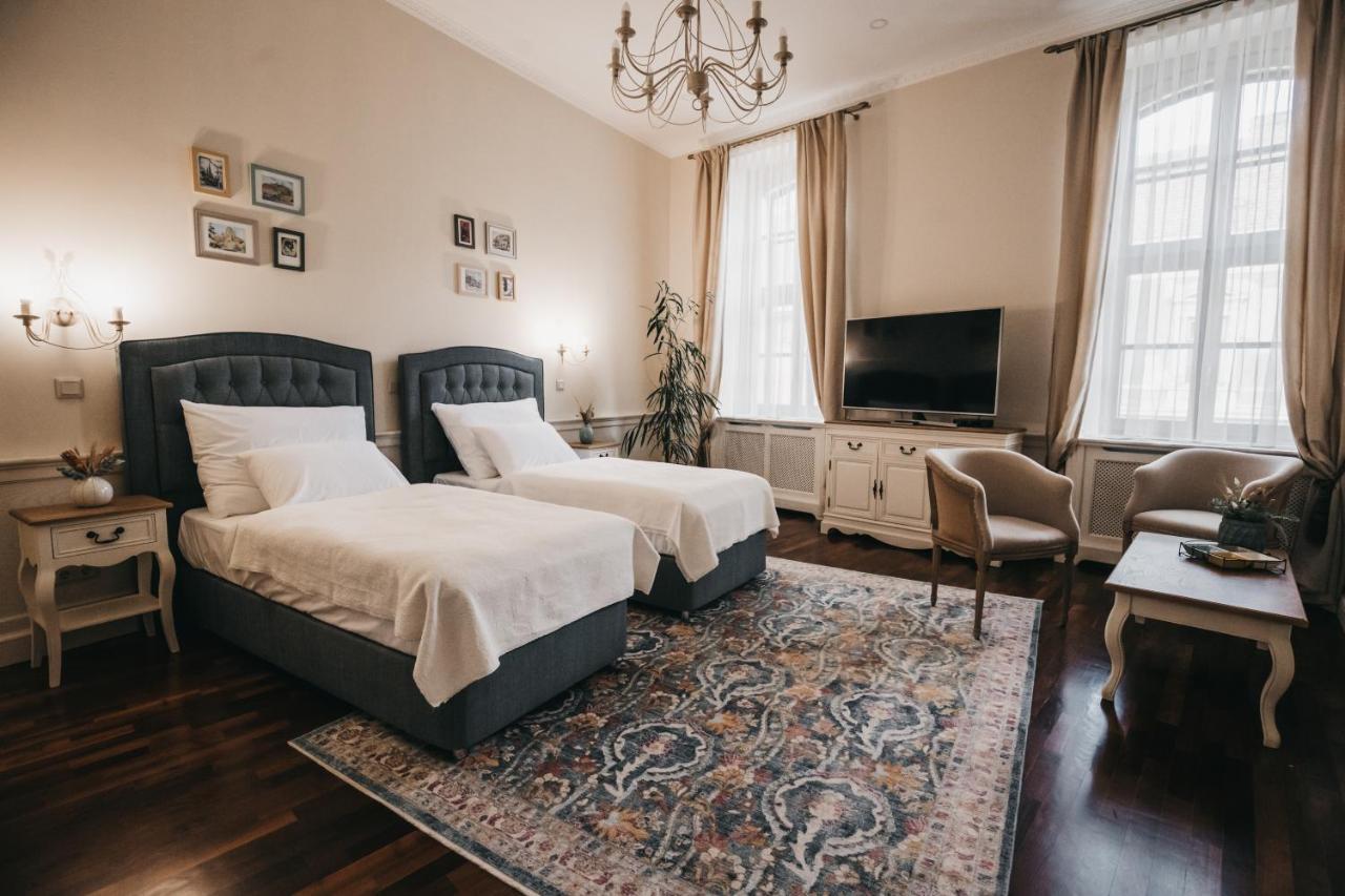 Room42 - & Hotel *