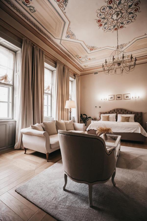 Room42 - & Hotel *