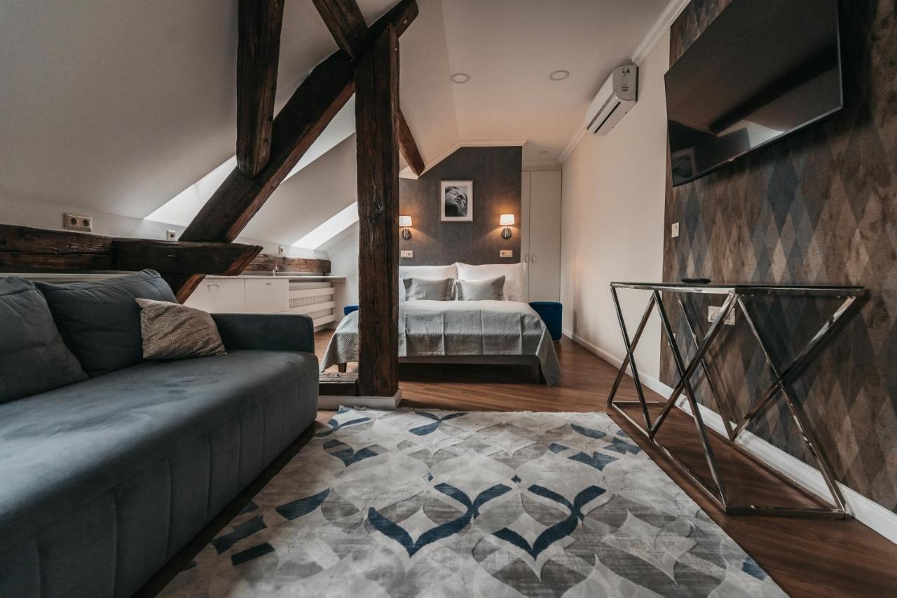 Room42 - & Hotel *